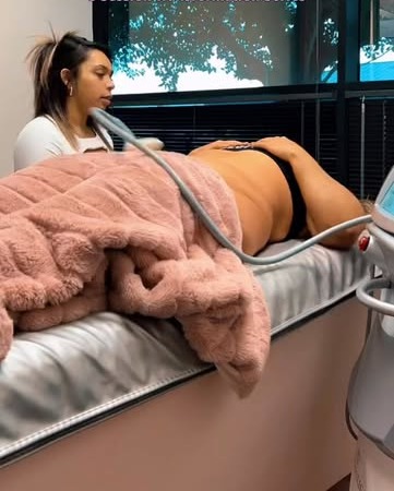 Abby treating a client with Bare Beauty’s body contouring system